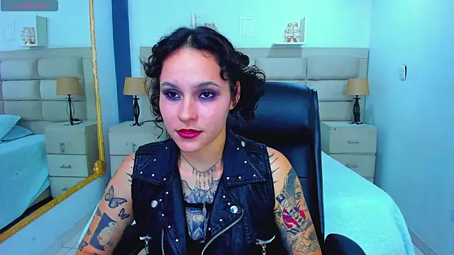 AnnyThompson  online show from September 2025 09:04:01 PM