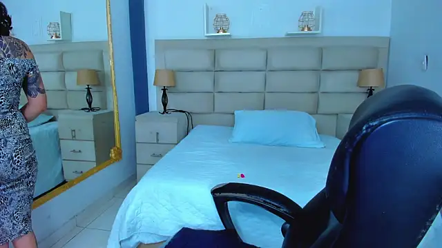 AnnyThompson  online show from September 2025 09:05:01 PM