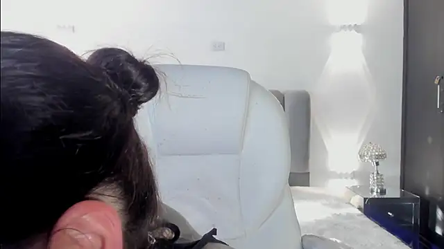 Snapshot of AnnyThompson_ chatting on February 2026 10:05:02 PM AnnyThompson online show from February 2026 10:05:02 PM