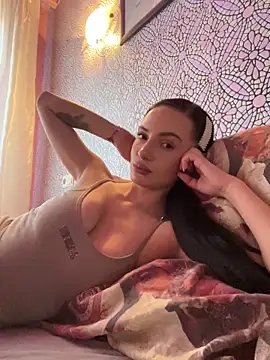 Kristis43 online show from April 2026 03:50:02 PM