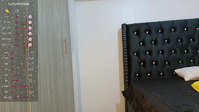 Snapshot of online_bestie chatting on January 2025 09:37:02 AM online bestie online show from January 2025 09:37:02 AM