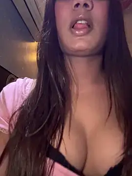 Snapshot of YourAnya chatting on November 2025 08:31:01 PM YourAnya online show from November 2025 08:31:01 PM