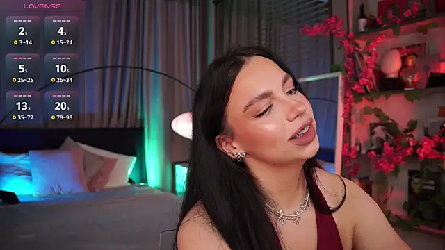 Snapshot of LunaNight chatting on September 2025 08:43:02 PM LunaNight online show from September 2025 08:43:02 PM