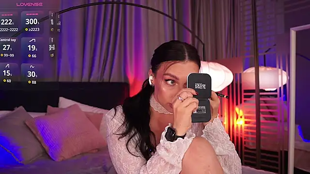 Snapshot of LunaNight chatting on September 2025 08:56:02 PM LunaNight online show from September 2025 08:56:02 PM