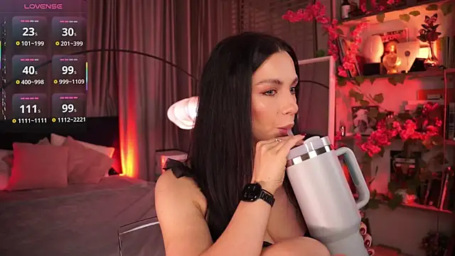 Snapshot of LunaNight chatting on September 2025 08:47:02 PM LunaNight online show from September 2025 08:47:02 PM