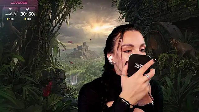 Snapshot of LunaNight chatting on October 2025 08:24:02 PM LunaNight online show from October 2025 08:24:02 PM