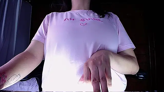 Maira B online show from November 2025 06:48:02 PM