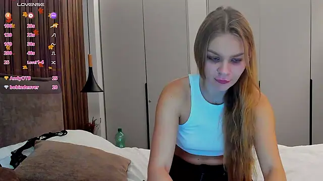 Snapshot of Molly_sweetie chatting on October 2025 06:13:02 AM Molly sweetie online show from October 2025 06:13:02 AM