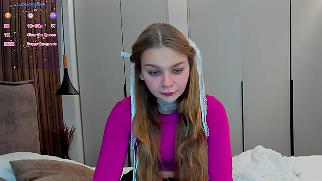 Snapshot of Molly_sweetie chatting on November 2025 07:20:01 AM Molly sweetie online show from November 2025 07:20:01 AM