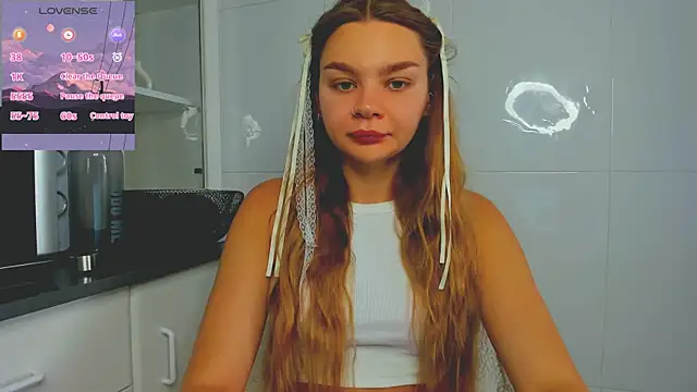 Snapshot of Molly_sweetie chatting on June 2026 06:46:01 AM Molly sweetie online show from June 2026 06:46:01 AM