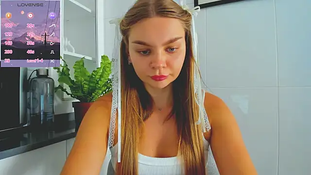 Snapshot of Molly_sweetie chatting on July 2026 03:07:01 PM Molly sweetie online show from July 2026 03:07:01 PM