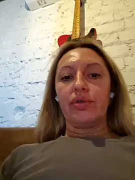 Miss    Mia  online show from September 2025 08:52:02 AM