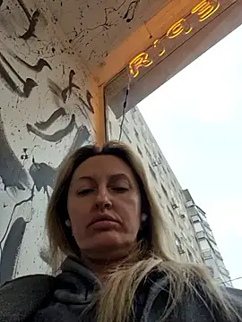 Miss    Mia  online show from October 2025 12:05:01 PM