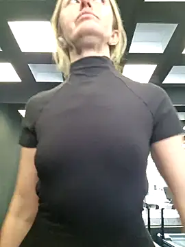 Snapshot of Miss____Mia_ chatting on November 2025 11:13:02 AM Miss Mia online show from November 2025 11:13:02 AM