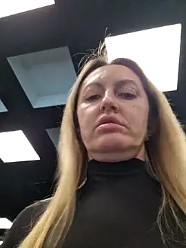 Snapshot of Miss____Mia_ chatting on December 2025 10:30:01 AM Miss Mia online show from December 2025 10:30:01 AM