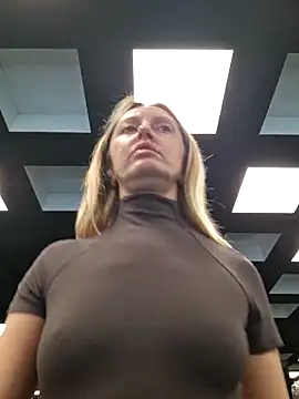 Snapshot of Miss____Mia_ chatting on December 2025 09:37:01 AM Miss Mia online show from December 2025 09:37:01 AM