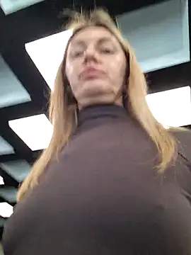 Miss    Mia  online show from February 2026 11:18:01 AM