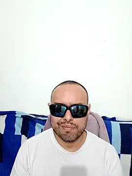 Snapshot of ElSunEagle chatting on May 2026 02:40:01 AM ElSunEagle online show from May 2026 02:40:01 AM