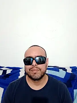 Snapshot of ElSunEagle chatting on May 2026 02:27:01 AM ElSunEagle online show from May 2026 02:27:01 AM