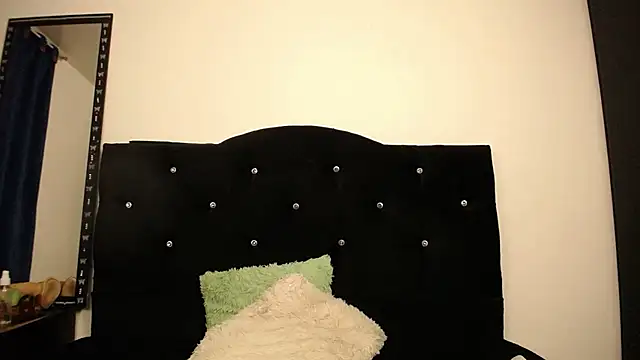 sweet skylove  online show from June 2026 01:10:02 AM
