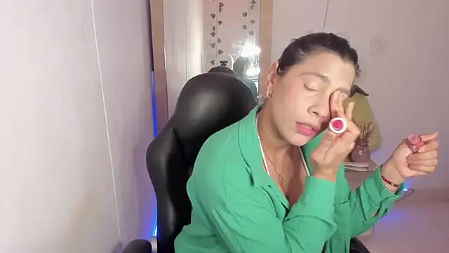 hellensexy online show from January 2025 08:42:01 PM