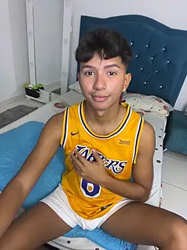 Snapshot of Leonarrrd_01 chatting on September 2025 04:04:02 AM Leonarrrd 01 online show from September 2025 04:04:02 AM