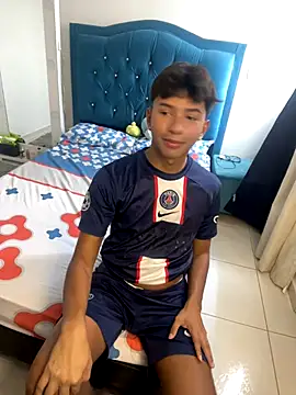 Snapshot of Leonarrrd_01 chatting on September 2025 08:45:01 PM Leonarrrd 01 online show from September 2025 08:45:01 PM