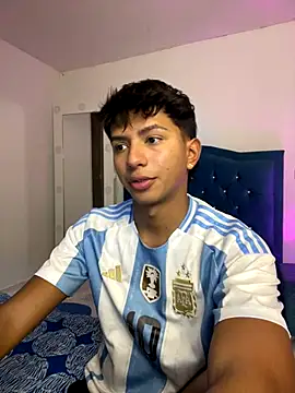 Snapshot of Leonarrrd_01 chatting on October 2025 02:09:02 AM Leonarrrd 01 online show from October 2025 02:09:02 AM