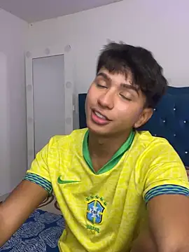 Snapshot of Leonarrrd_01 chatting on October 2025 12:00:02 AM Leonarrrd 01 online show from October 2025 12:00:02 AM