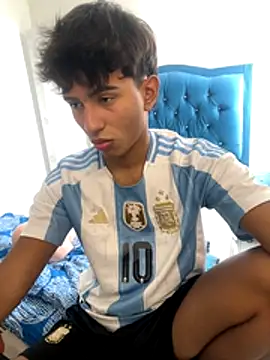 Snapshot of Leonarrrd_01 chatting on October 2025 08:09:02 PM Leonarrrd 01 online show from October 2025 08:09:02 PM