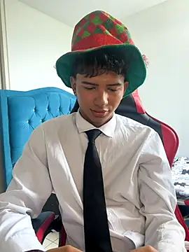 Leonarrrd 01 online show from December 2025 07:32:01 PM