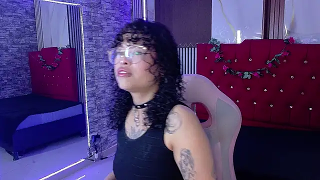 miahernadez303av online show from April 2026 11:57:01 PM