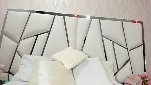  aurora18  online show from October 2025 03:07:01 AM