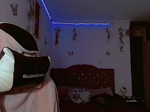 Snapshot of madisonx17 chatting on October 2025 09:44:02 PM madisonx17 online show from October 2025 09:44:02 PM