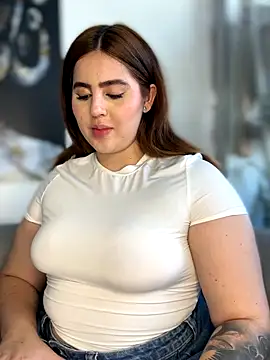 Snapshot of ValerieHilton chatting on October 2025 09:45:01 PM ValerieHilton online show from October 2025 09:45:01 PM