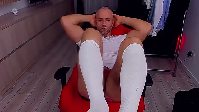 MarisMuscle online show from October 2025 06:46:02 PM