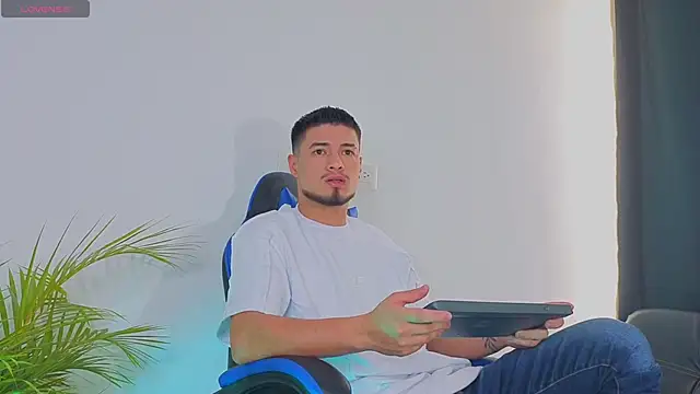 EdwardRoss  online show from October 2025 04:29:02 PM