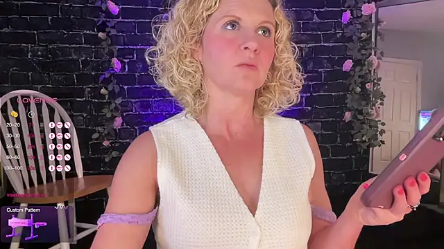 Snapshot of AmberJade_AmJ chatting on March 2025 12:05:02 AM AmberJade AmJ online show from March 2025 12:05:02 AM