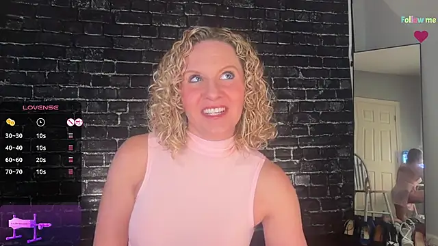 Snapshot of AmberJade_AmJ chatting on October 2025 12:11:01 AM AmberJade AmJ online show from October 2025 12:11:01 AM