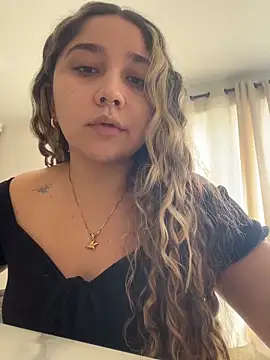 Snapshot of Cherryyquen chatting on February 2026 06:37:01 PM Cherryyquen online show from February 2026 06:37:01 PM