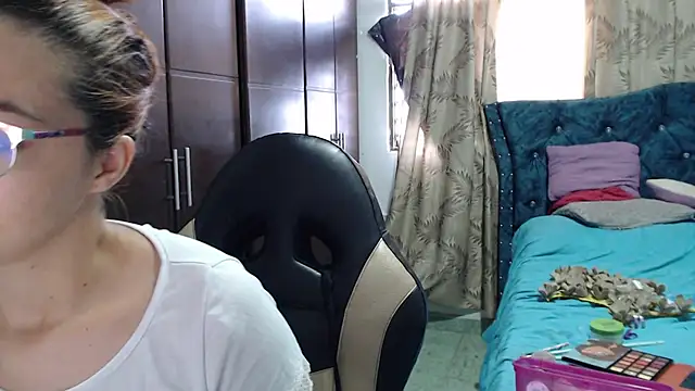 Kate lorens9 online show from October 2025 12:20:01 PM