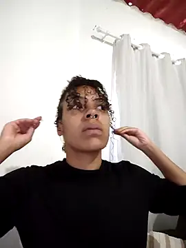 Julia Pretinha online show from October 2025 12:17:02 PM