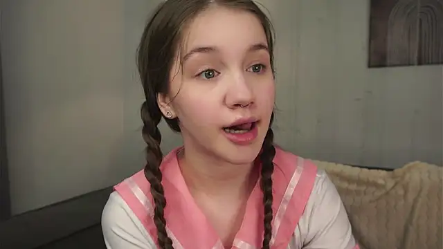 Snapshot of AmiLewis chatting on February 2025 07:07:02 AM AmiLewis online show from February 2025 07:07:02 AM