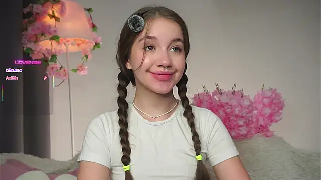 Snapshot of AmiLewis chatting on September 2025 01:20:02 AM AmiLewis online show from September 2025 01:20:02 AM