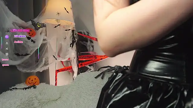 Snapshot of AmiLewis chatting on October 2025 01:19:02 AM AmiLewis online show from October 2025 01:19:02 AM