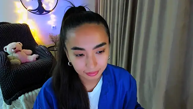 worldofkim online show from November 2025 12:18:01 PM