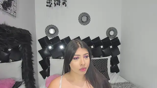 Miia Thompsonn online show from April 2026 07:41:01 PM