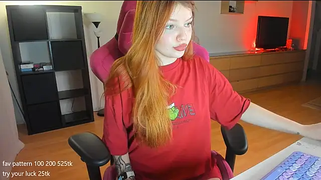 Snapshot of lil_lia chatting on December 2024 07:32:01 PM lil lia online show from December 2024 07:32:01 PM