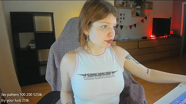 Snapshot of lil_lia chatting on December 2024 10:44:02 PM lil lia online show from December 2024 10:44:02 PM