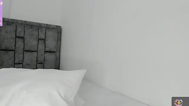 Snapshot of Loren_moreno chatting on December 2024 06:45:01 PM Loren moreno online show from December 2024 06:45:01 PM